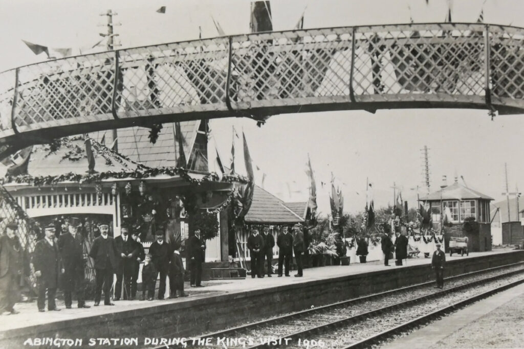 The king at Abington station