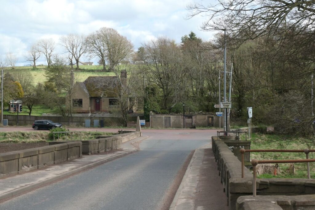 images of the Hyndford tollhouse today